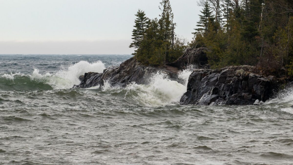 Fishing in the Wind: How Wind Positions Bass and How to Use It