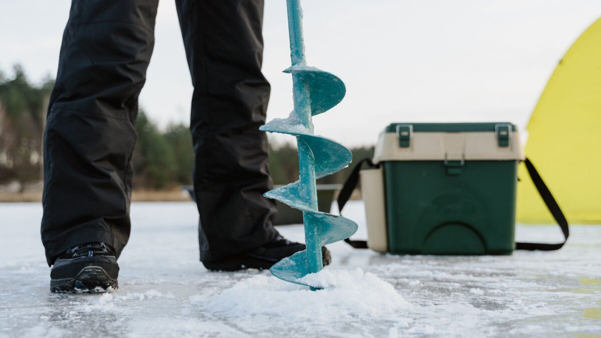 How to Choose an Ice Auger: Hand, Gas, Electric or Drill-Driven