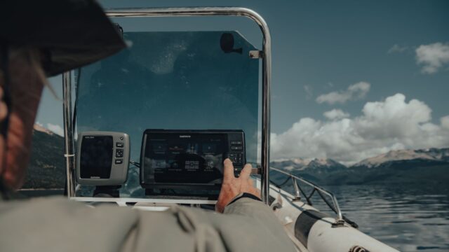 How to Read a Fish Finder: Arches, Bottom Hardness, Bait, Thermoclines and Colors