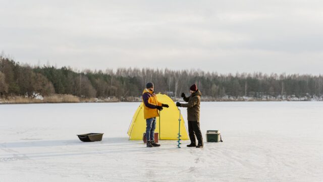 Ice Fishing Flasher vs LCD Fish Finder: How They Work and Which to Buy